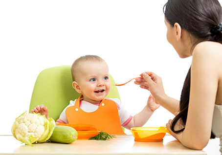 Giai đoạn từ 1 – 2 tuổi là thời gian bé yêu của bạn đã sẵn sàng để ăn đồ ăn đặc sệt hơn