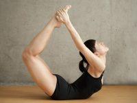 5 dong tac yoga giam can hieu qua 3 200x150 1